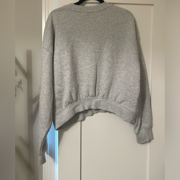 Universal Threads Gray Cropped Sweatshirt - Picture 2 of 4